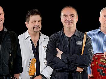In den Adern von (v. l.) Ulli Völk (Keyboards, Gesang, Saxophon), Harry Schaller (Gitarre, Gesang), Jürgen Detzel (Schlagzeug, Gesang) und Klaus Röhling (Bass, Gesang) pulsieren Blues, Funk und Soul. Am 18. April kann man sich davon im "TECnet Zentrum" überzeugen.  Foto: Father's Finest