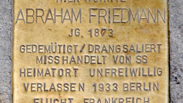 An Abraham Friedmann erinnert dieser Stolperstein in der Ketschendorfer Straße in Coburg.Foto: Archiv