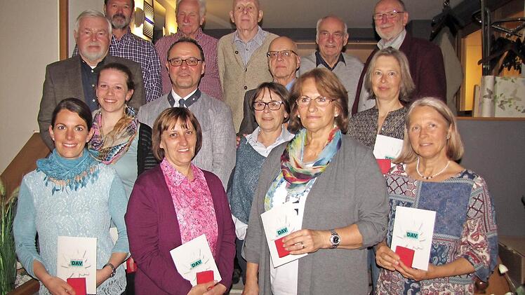Die Rubin- und Silberjubilare (40 und 25 Jahre Mitgliedschaft) des DAV Coburg