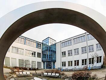 Das Bildungszentrum der IHK in der Ohmstraße in Bamberg: Auch hierfür werden die Beiträge benötigt. Foto: Matthias Hoch