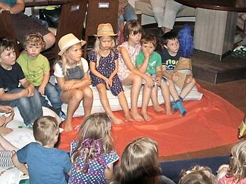 Die Kinder lauschten gebannt den Erzählungen.  Foto: Richard Sänger