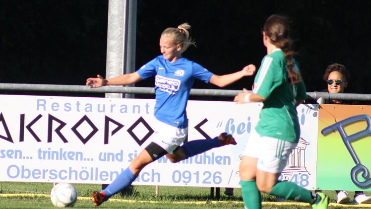 Obwohl der TSV Brand zu Beginn spielbestimmend war, lief die Mannschaft um Antonia Hartmann (links) zum Ende einem Rückstand hinterher. 3:3 trennten sich der TSV und der SV Segringen. Für die Gastgeberinnen war es das zweite Remis im zweiten Spiel der BOL. Foto: Michaela Galla