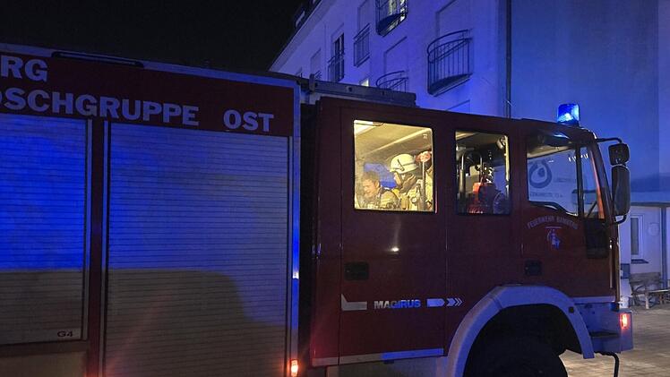 Bamberg: Rauchentwicklung in Wohnhaus - Nachbar tritt Tür ein und rettet Bewohnerin