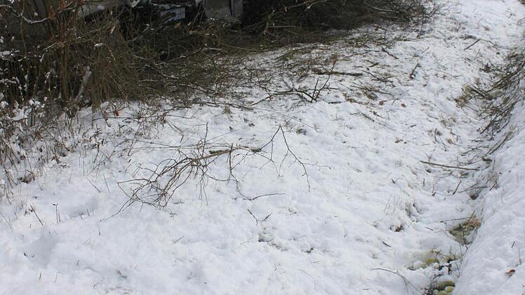 In diesem Graben versickerten 300 Liter Diesel. Foto: Andreas Dorsch