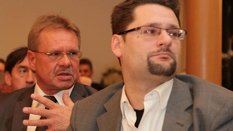 Bisher ist Stefan Wicklein (rechts im Bild) Hauptamtsleiter der Stadt Kronach und damit rechte Hand von Bürgermeister Wolfgang Beiergrößlein (links). Nun ist Stefan Wicklein (rechts) aber auch als Kandidat für die Landratswahl 2016 im Gespräch. Foto: Archiv