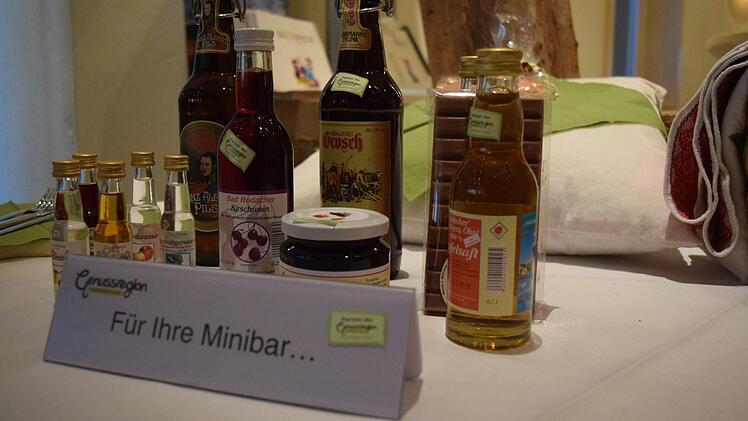 Finden Hotelgäste im Coburger Land künftig regionale Getränke in der Minibar? Wenn es nach Stefan Hinterleitner und Tobias Gruber geht, ist das durchaus möglich.Foto: Daniela Pondelicek