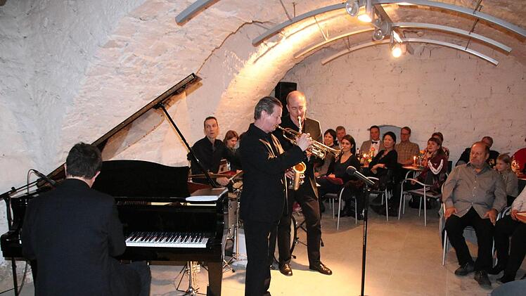 "Echoes of Swing" gastierte zum Start ihrer Jubiläumstournee in der Oberen Saline. Foto: Ralf Ruppert