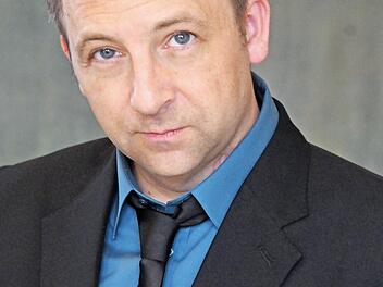 Der Dirigent Hannes Krämer gastiert am Landestheater. Foto: PR