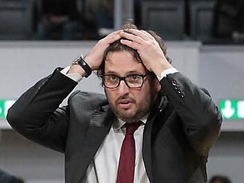 Zum Haare raufen - Andrea Trinchieri war entsetzt &uuml;ber die Vorstellung seiner Mannschaft in der zweiten Halbzeit. Foto: sportpress