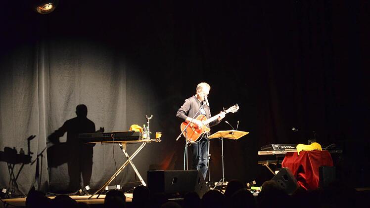 Willy Astor bei seinem Auftritt in Höchstadt. Foto: Larissa Händel