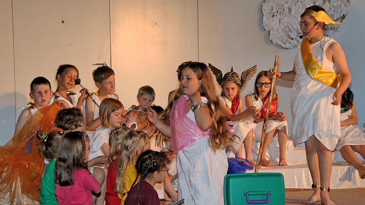 Hermes ist mit keinem der Götterkinder zufrieden. Jedes einzelne soll sich eigentlich auf der Erde bewähren.  Foto: Dieter Britz