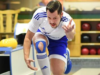 Trotz anhaltender Kniebeschwerden zeigte Sascha Hammer in dieser Saison schon hervorragende Leistungen. Am Samstag soll er im Heimspiel des PSV Franken Neustadt (Beginn 13 Uhr) dazu beitragen, dass der Negativtrend gestoppt werden kann. Nach zwei Niederlagen in Folge hofft der Zweitliga-Zweite wieder auf einen Sieg. Zu Gast in der Puppenstadt ist das Team aus Goldkronach. Foto: Hagen Lehmann