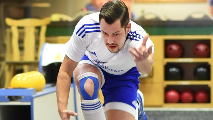 Trotz anhaltender Kniebeschwerden zeigte Sascha Hammer in dieser Saison schon hervorragende Leistungen. Am Samstag soll er im Heimspiel des PSV Franken Neustadt (Beginn 13 Uhr) dazu beitragen, dass der Negativtrend gestoppt werden kann. Nach zwei Niederlagen in Folge hofft der Zweitliga-Zweite wieder auf einen Sieg. Zu Gast in der Puppenstadt ist das Team aus Goldkronach. Foto: Hagen Lehmann