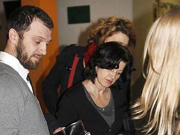 Der Rubel rollt: Die Versammlungsteilnehmer sorgten am Verkaufstisch für weiteren Umsatz.  Foto: gg