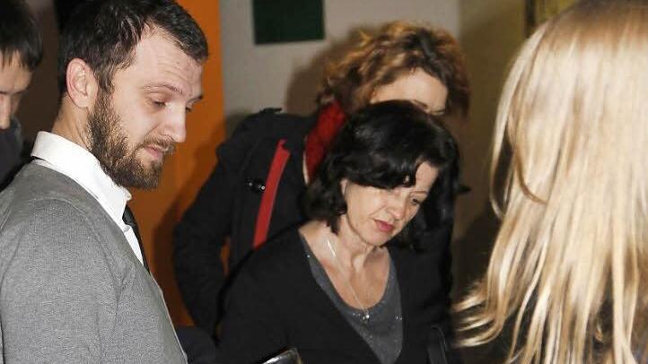 Der Rubel rollt: Die Versammlungsteilnehmer sorgten am Verkaufstisch für weiteren Umsatz.  Foto: gg