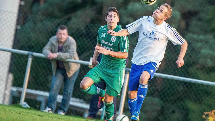 Volle Pulle: Sturmlauf des Neudrossenfelders Sebastian Lattermann (rechts) gegen Pettstadt. Foto: Alexander Muck