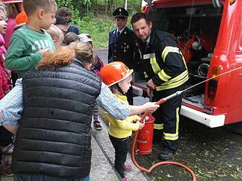 In jungen Jahren entwickeln Kinder ihre Vorlieben. Daher ist es wichtig, dass Feuerwehren bei der Nachwuchswerbung präsent sind. Foto: Archiv