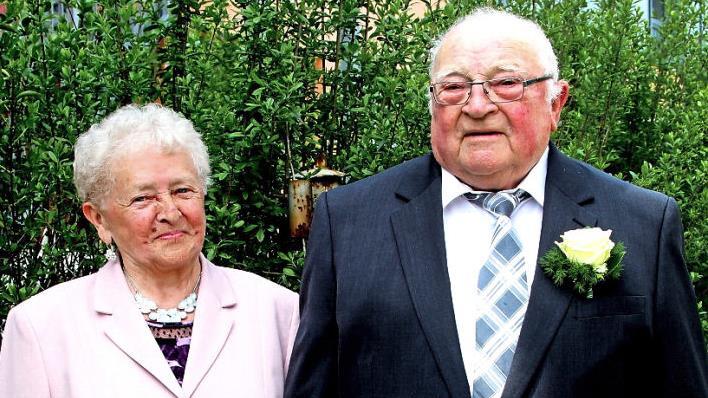 60 Jahre verheiratet: Diamantene Hochzeit feierten Lioba und Alfons Baum in Kirchlauter.  Foto: Günther Geiling