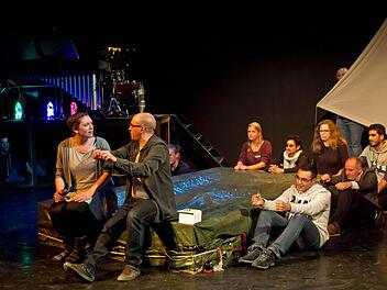 "Freistaat Coburg": Talente aus der Region, Schauspieler des Landestheaters und Flüchtlinge treten gemeinsam auf. Foto: Jochen Berger