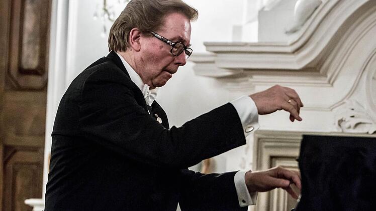 Hans-Dieter Bauer gestaltete einen Schumann-Abend im Kaisersaal von Kloster Banz. Foto: Jochen Berger