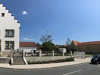 So präsentieren sich das Burgebracher Pfarrhaus und der nun öffentliche Pfarrgarten dieser Tage.Markt Burgebrach