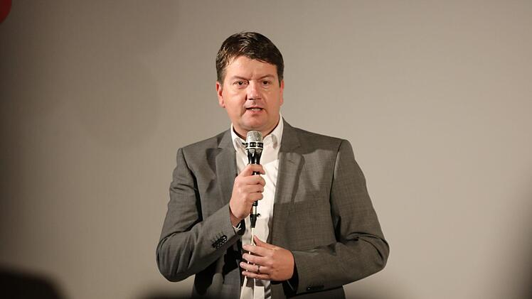Landtagsabgeordneter Sandro Kirchner (CSU) zählte zu den Gratulanten beim Festkommers des FC Bad Brückenau. Foto: Sebastian Schmitt