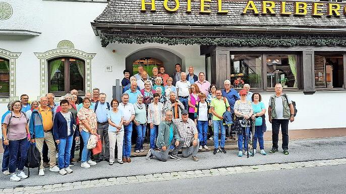 Die Mitglieder des Pressecker Frankenwaldvereins vor dem Hotel Arlberg in St. Anton