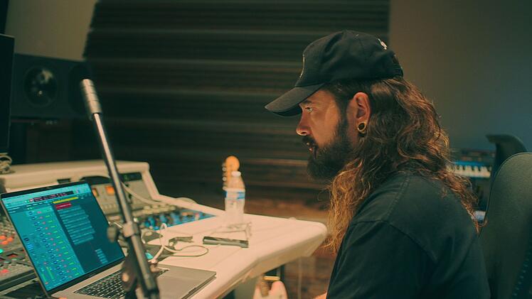 Tom Kaulitz verbringt jede freie Minute im Tonstudio.