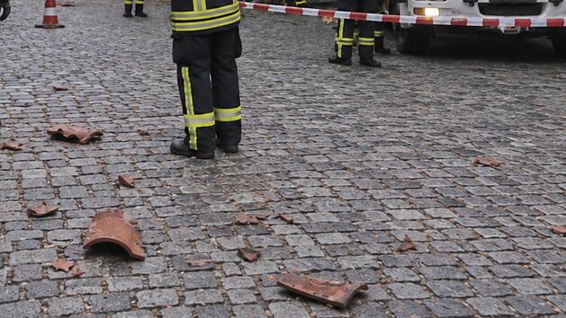 Stra&szlig;ensperre im Bamberger Sandgebiet errichtet &ndash; zum Schutz von Passanten