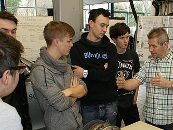 Die elektrische Maschine macht aus einem Verbrennungs- ein Hybridfahrzeug. An der Heinrich-Thein-Berufsschule können die Azubis ihrer Funktionsweise jetzt besser auf den Grund gehen. Foto: sw