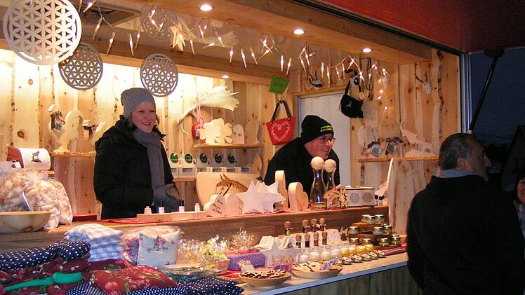 Stand der Weilersbacher Familie Striegel mit Zirbenprodukten Foto: Heidi Amon