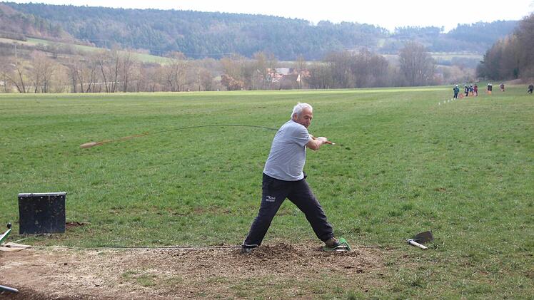Hornusertraining in Münnerstadt. Foto: Heike Beudert