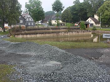 Wenige Tage nach dem Hochwasser lässt sich immer noch erahnen, welche Kräfte in Eila gewirkt haben. Foto: Veronika Schadeck