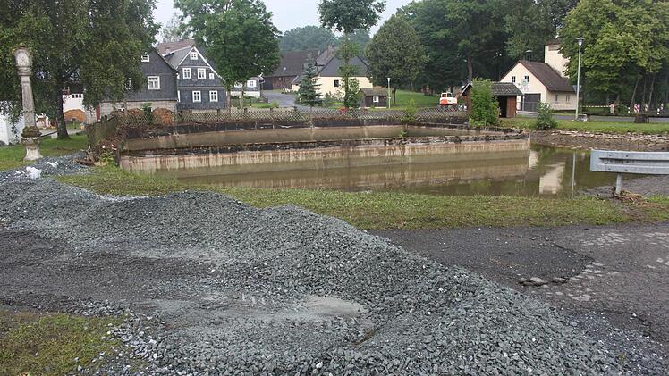 Wenige Tage nach dem Hochwasser lässt sich immer noch erahnen, welche Kräfte in Eila gewirkt haben. Foto: Veronika Schadeck