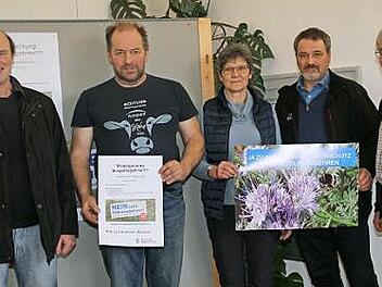 Lehnen das Volksbegehren ab (von links): Georg Zahn aus Unnersdorf, Lothar Teuchgräber, Kreisbäuerin Marion Warmuth, Kreisobmann Michael Bienlein und BBV-Geschäftsführer Hans Rebelein Foto: Gerda Völk