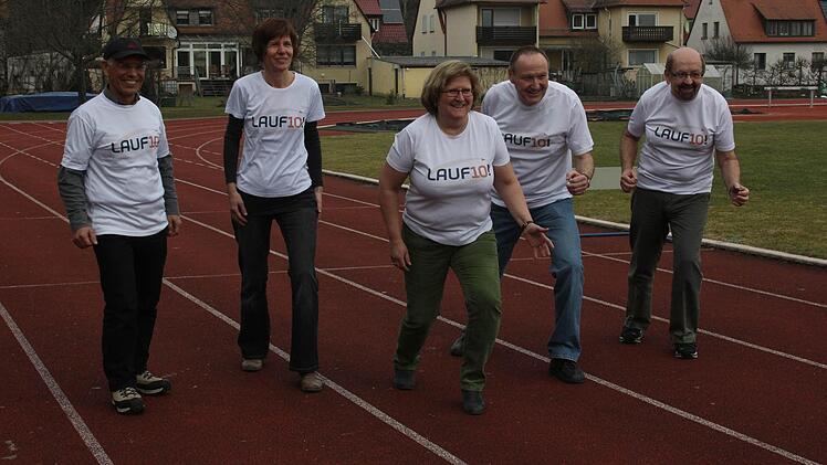 Hamed Edrissi, Bettina Reckentwald, Ruthild Schrepfer, Martin Jaeger und Hans-Dieter Bertrams (v. l.) wollen im Juli zehn Kilometer laufen. Foto: Max Kaltenhäuser