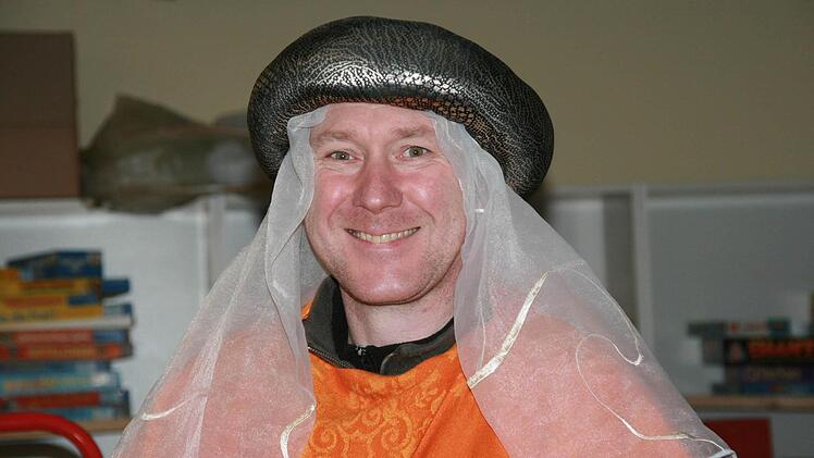 Der Turban sitzt: König Claus Hiebsch. Foto: Daniela Röllinger