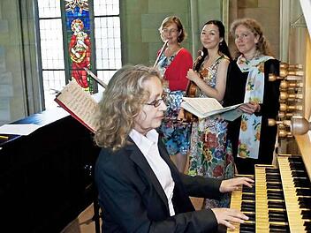 Die Organistin Gabriele Hirsch sowie Angelika Stirner-Ebert (Flöte), Megumi Ikeda (Violine) und Bettina Wagner-Pan (Sopran, von links) gestalteten das letzte Konzert in St. Augustin vor Beginn der Generalsanierung.  Fotos: Jochen Berger