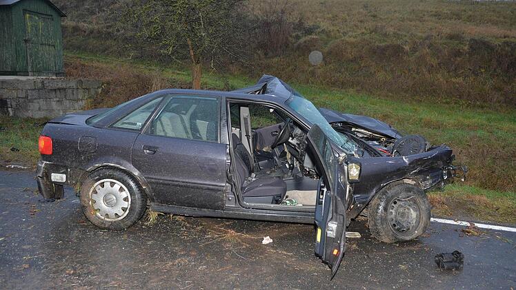 Gleich drei Autos waren Dienstagmorgen an einem Unfall beteiligt, der zwischen Dankenfeld und Priesendorf passierte. Alle Fotos: Ronald Rinklef