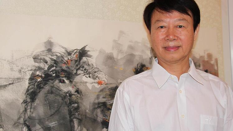 So Meilun hat hunderte Pferde auf 22 Meter Leinwand gezeichnet. Nach Hongkong und Peking sind sie jetzt erstmals in Deutschland zu sehen und zwar am Samstag nach dem Konzert in der Musikakademie. Foto: Kerstin V&auml;th