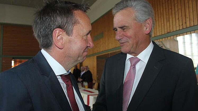 Oswald Marr (rechts) gratulierte Norbert Gräbner.  Foto: Veronika Schadeck