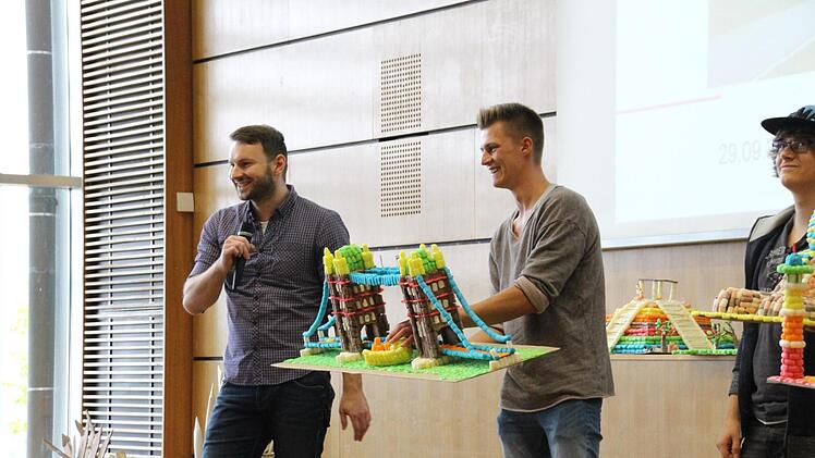 Einige Gruppen bauten berühmte Bauwerke aus Spielmais nach. Foto: Simone Bastian