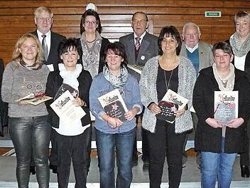 Die für langjährige, verdiente Mitgliedschaft geehrten Mitglieder des Sportvereins Grafengehaig zusammen mit Bürgermeister Werner Burger (links) und Vorsitzendem Manfred Rodler (rechts). Fotos: Klaus-Peter Wulf