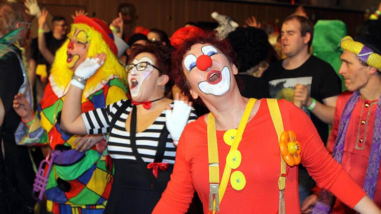Lustige und gut gelaunte Tettauer in der Manege.  Foto: Michael Wunder