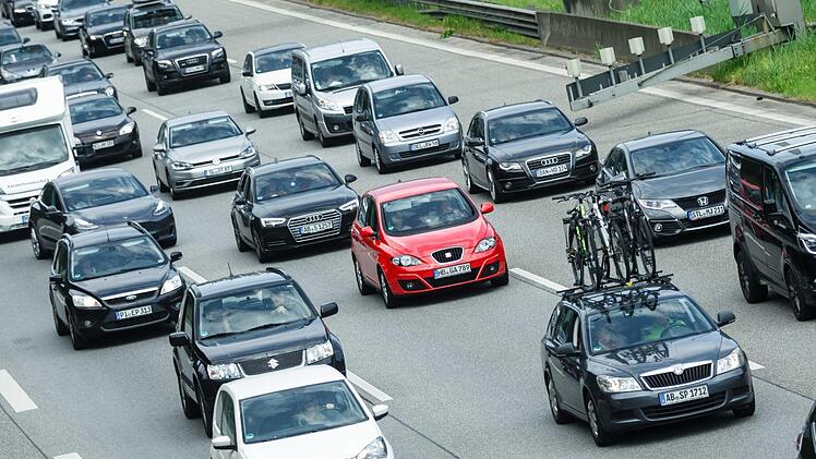 Um  dem Stau zu entgehen, wurde eine Frau am Sonntag auf der A3 zur Geisterfahrerin. Symbolfoto: Markus Scholz/dpa