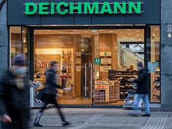 Unter anderem gegen Deichmann klagt die Deutsche Umwelthilfe