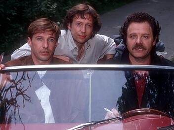 Was wurde aus den "Freunden fürs Leben"? "This song's for you - David, Luca, Leon ...": Nicht nur der Titelsong "You Never Walk Alone" wurde zum Hit. "Freunde fürs Leben" erzählte von drei Ärzten in einer Gemeinschaftspraxis in Lübeck und gehörte in den 90er-Jahren zu den populärsten Fernsehserien.