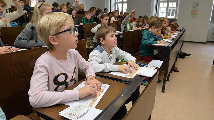 Am Samstag ging es an der Bamberger Kinder-Uni um die Frage, ob Bäume Tagebuch schreiben. Foto: Ronald Rinklef