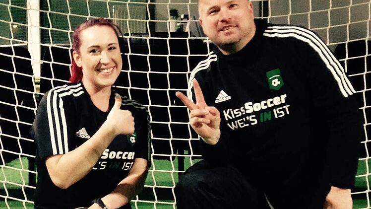 Managen die Soccer-Indoor-Halle: Katharina Pfannes und Matthias Gerhardt. Foto: Oliver Pfannes