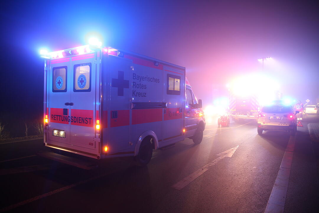 Oberfranken: Schwerverletze nach Frontalcrash an Autobahnauffahrt